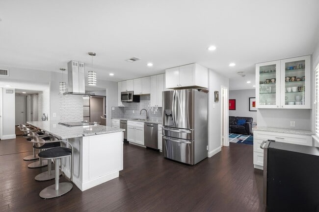 Building Photo - 7830 La Sobrina Dr