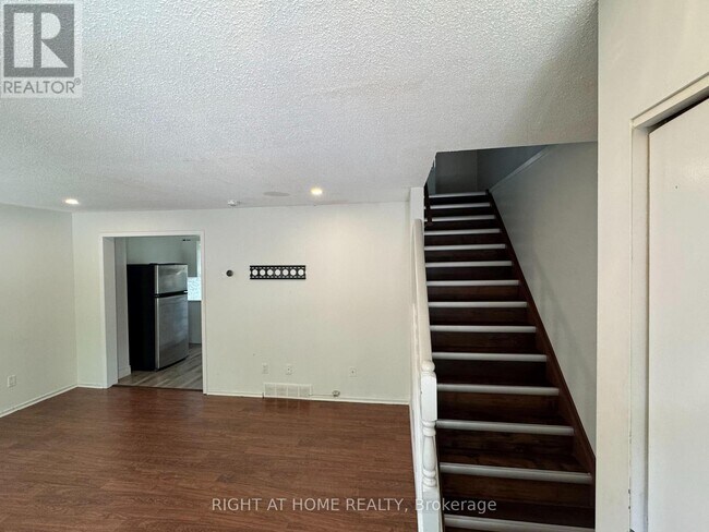Building Photo - 168 Golfdale Crescent