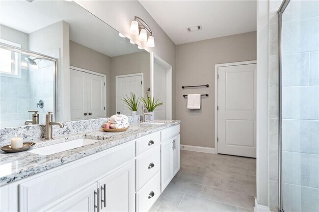 Foto del edificio - 5745 Pickens Garden Ln