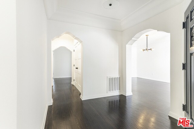 Building Photo - 1132 S Cloverdale Ave