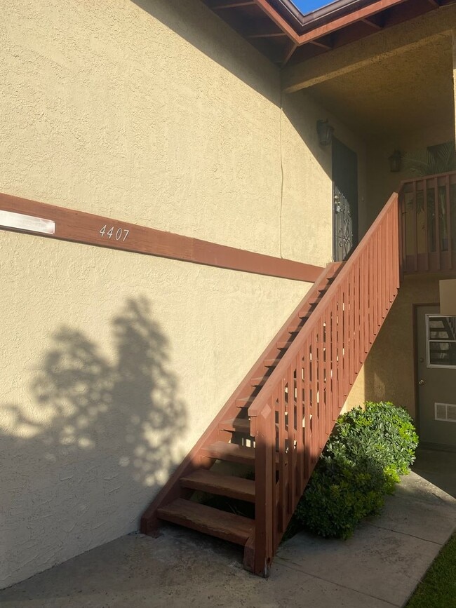 Photo - 4401 - 4407 Farquhar Ave Apartment
