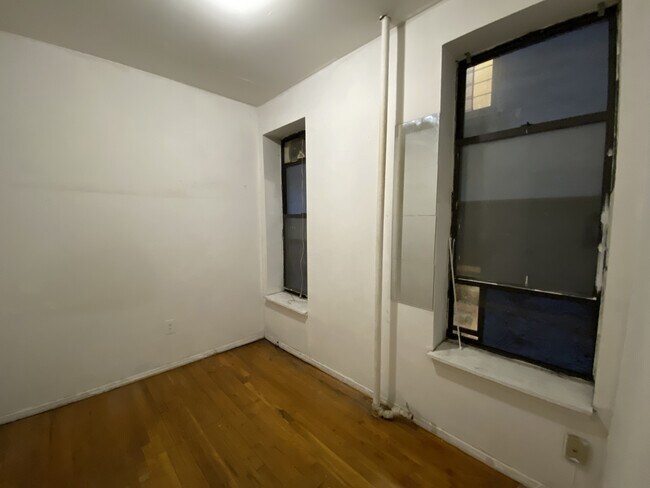 Foto del edificio - 447 W 37th St