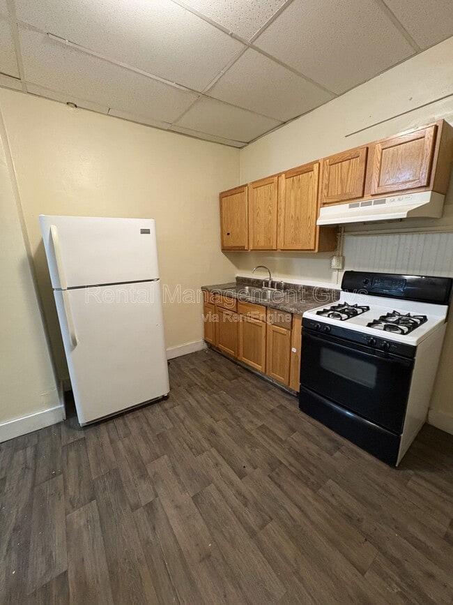 Building Photo - 529 Stryker Ave