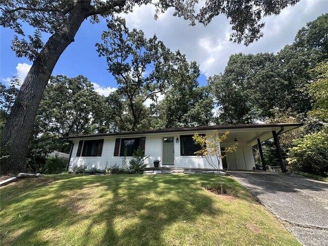 Foto del edificio - 2498 Lakewood Dr NW