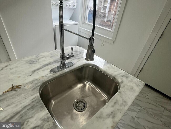 Foto del edificio - 5928 Chancellor St