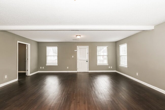 Building Photo - 2025 Registry Dr