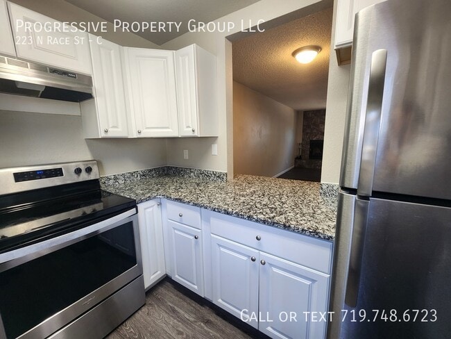 Building Photo - 3 Bed / 2.5 Baths Townhouse for Only $1,79...