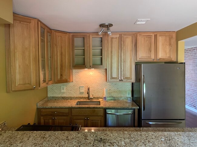 Building Photo - 103 E 8th St