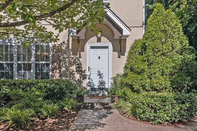 Building Photo - 1109 Wake Forest Rd
