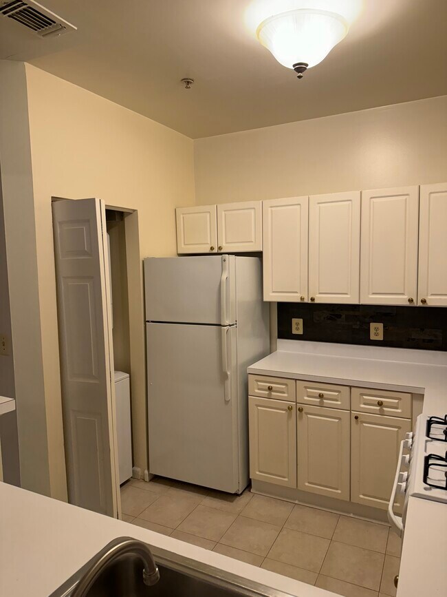 Foto del edificio - 2109 Highcourt Ln
