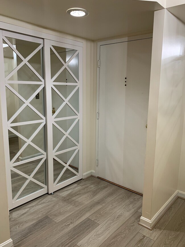 Foto del edificio - 805 N Howard St