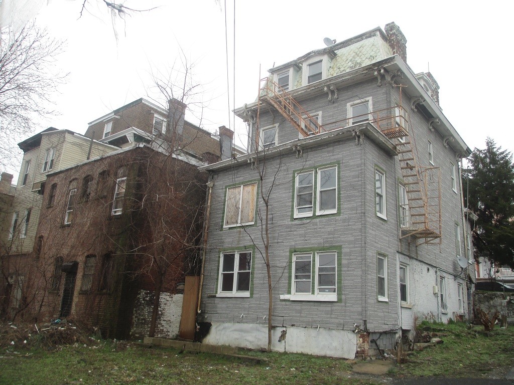 Primary Photo - 185 Warburton Ave