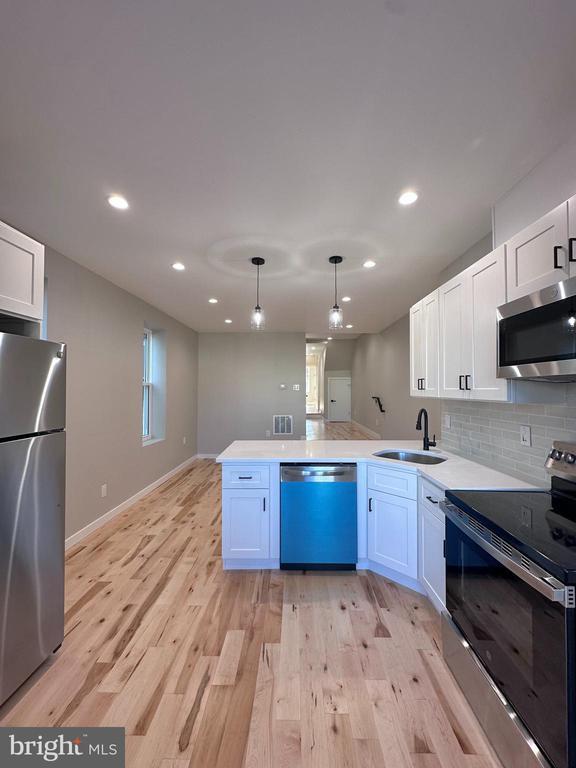 Foto del edificio - 2821 W Girard Ave