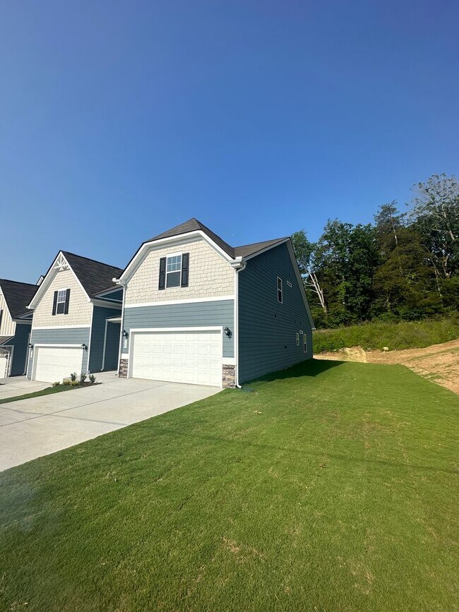 Building Photo - 3 Bedroom 2.5 Bath End Unit Townhome in Sh...