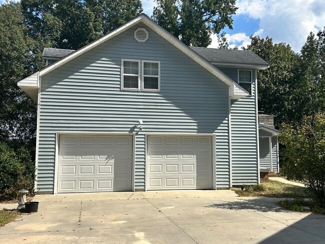 Building Photo - 310 Macks Dr