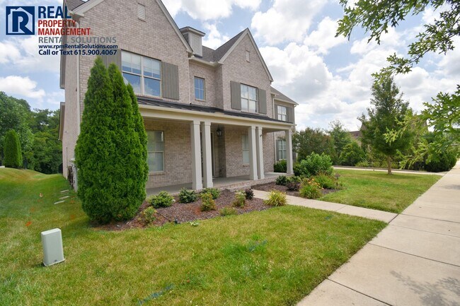 Building Photo - Gorgeous 5BD/4BA home in Franklin with 3-c...