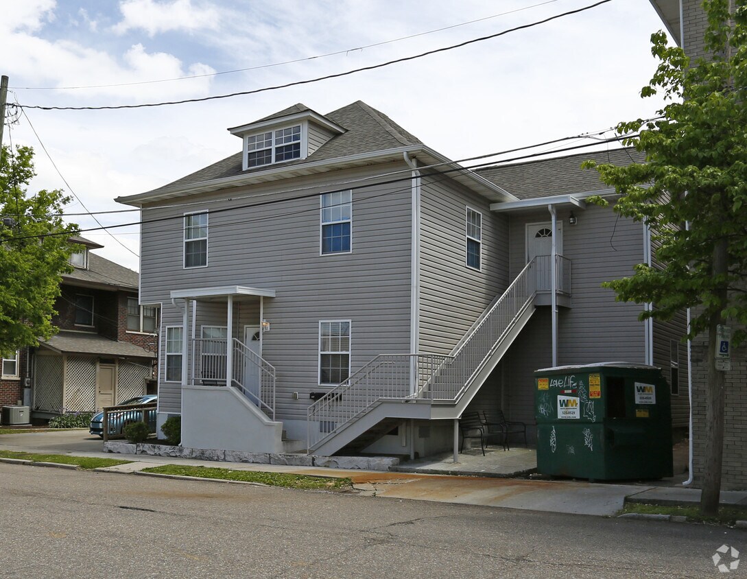 Building Photo - 204 4th Ave