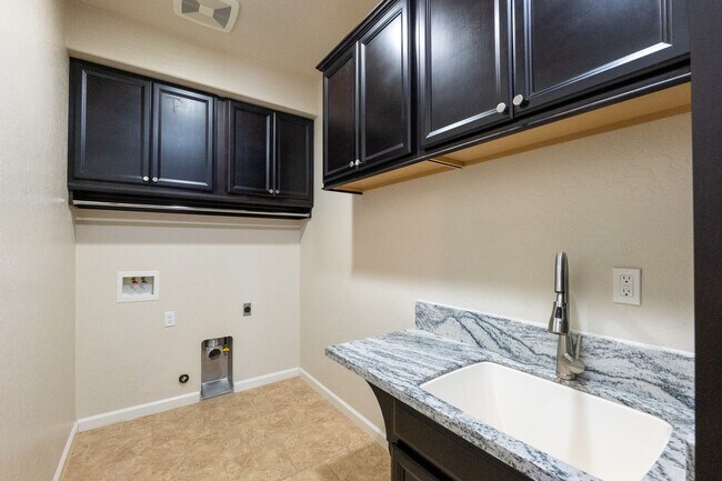 Foto del edificio - 3083 N Stanley Ave