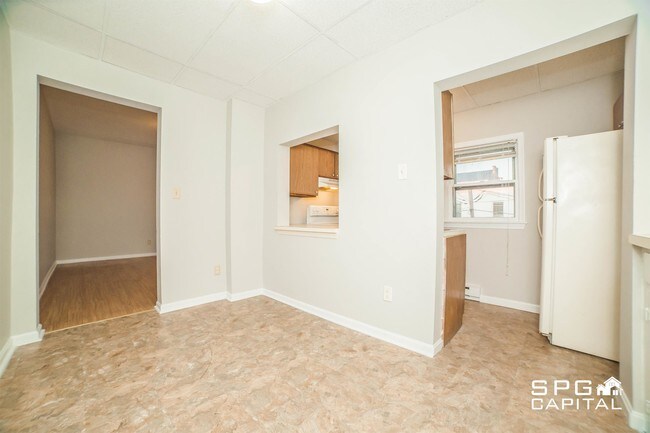 Building Photo - 60 Chambersburg St