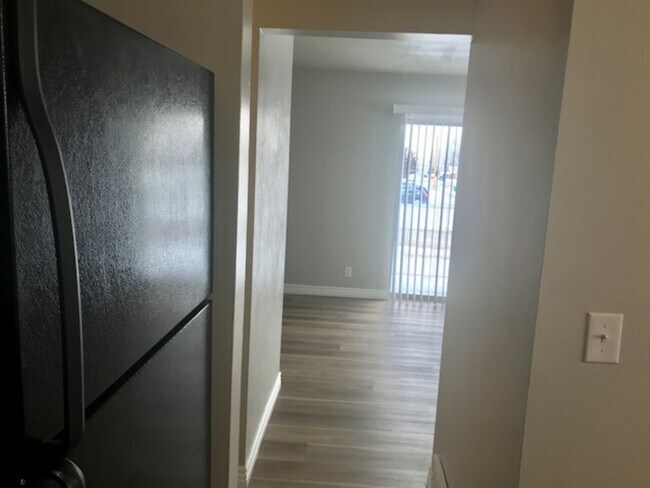 Building Photo - 326 W 4 Plex