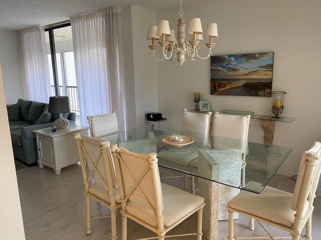 Foto del edificio - 6815 Willow Wood Dr