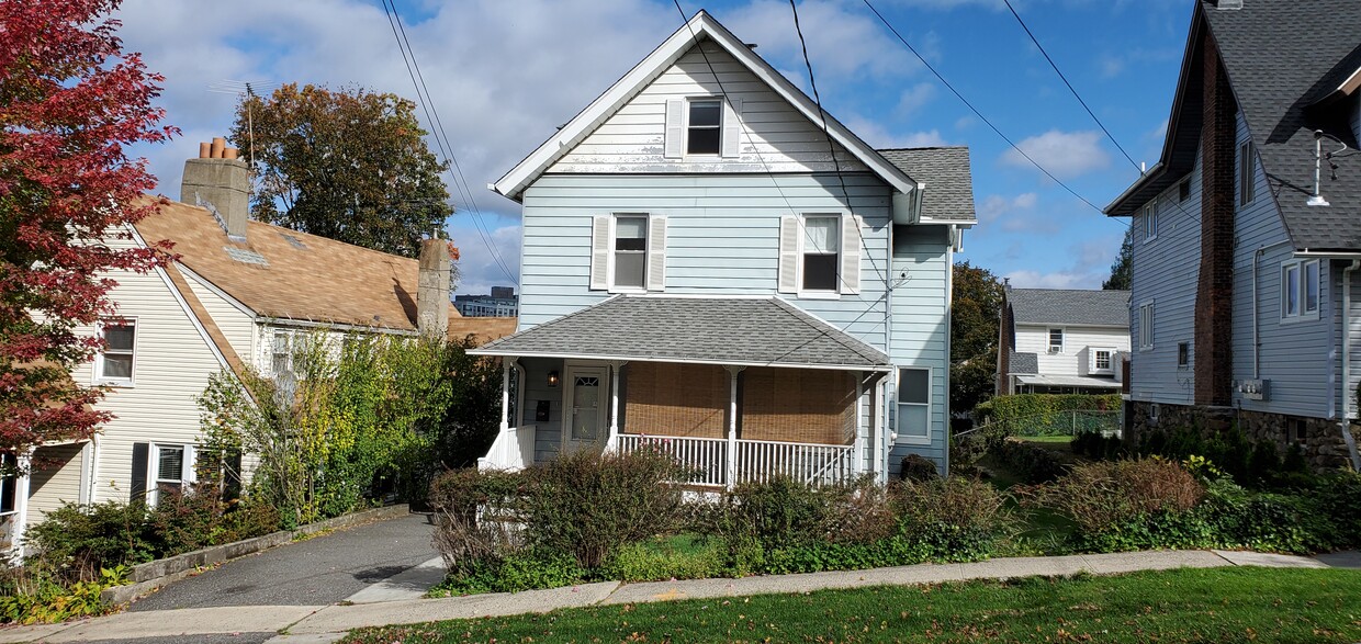 Primary Photo - 21 Tibbits Ave