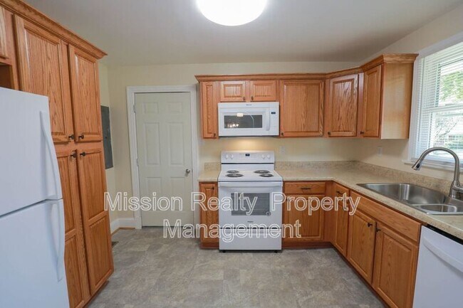 Foto del edificio - 7509 Montrose Ave