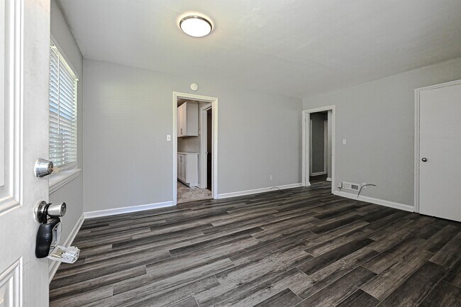 Foto del edificio - 1229 Effingham Rd