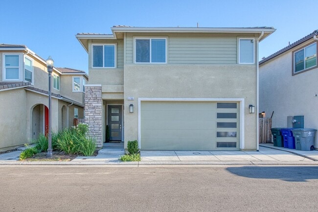 Foto del edificio - Stunning Clovis Home!
