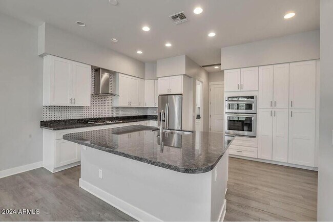 Foto del edificio - 1139 N Harold St