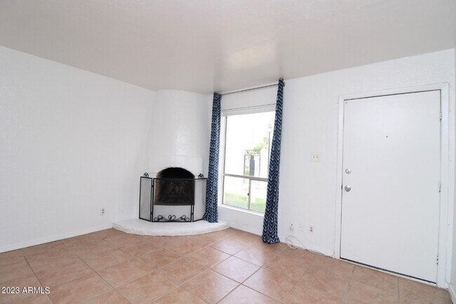Foto del edificio - 8060 E Oak St