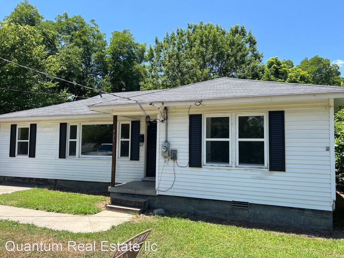 Primary Photo - 3 br, 2 bath House - 921 HENRY ST