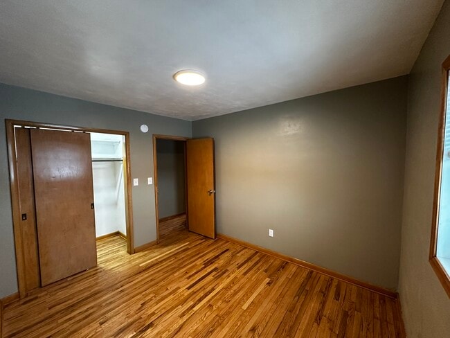 Building Photo - 716 15th Ave SE