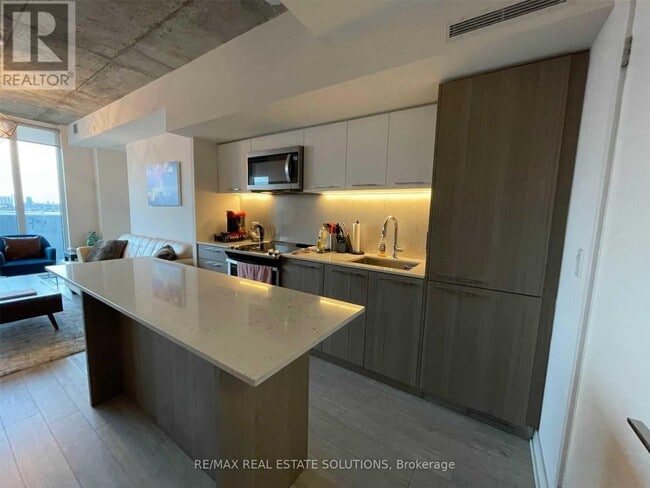 Building Photo - 15 Baseball Pl