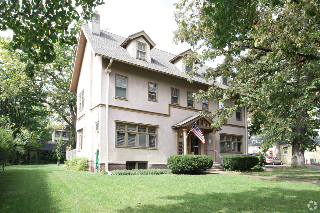 Primary Photo - 219 College Ave