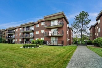 Building Photo - Grosvenor Square Apartments
