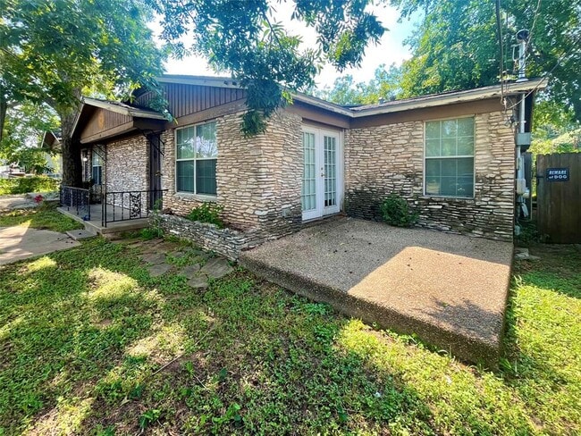 Building Photo - 304 Montopolis Dr