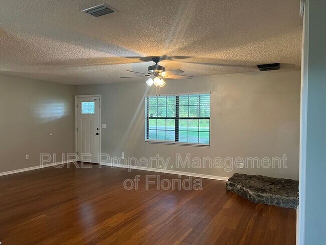 Foto del edificio - 70 Almond Rd