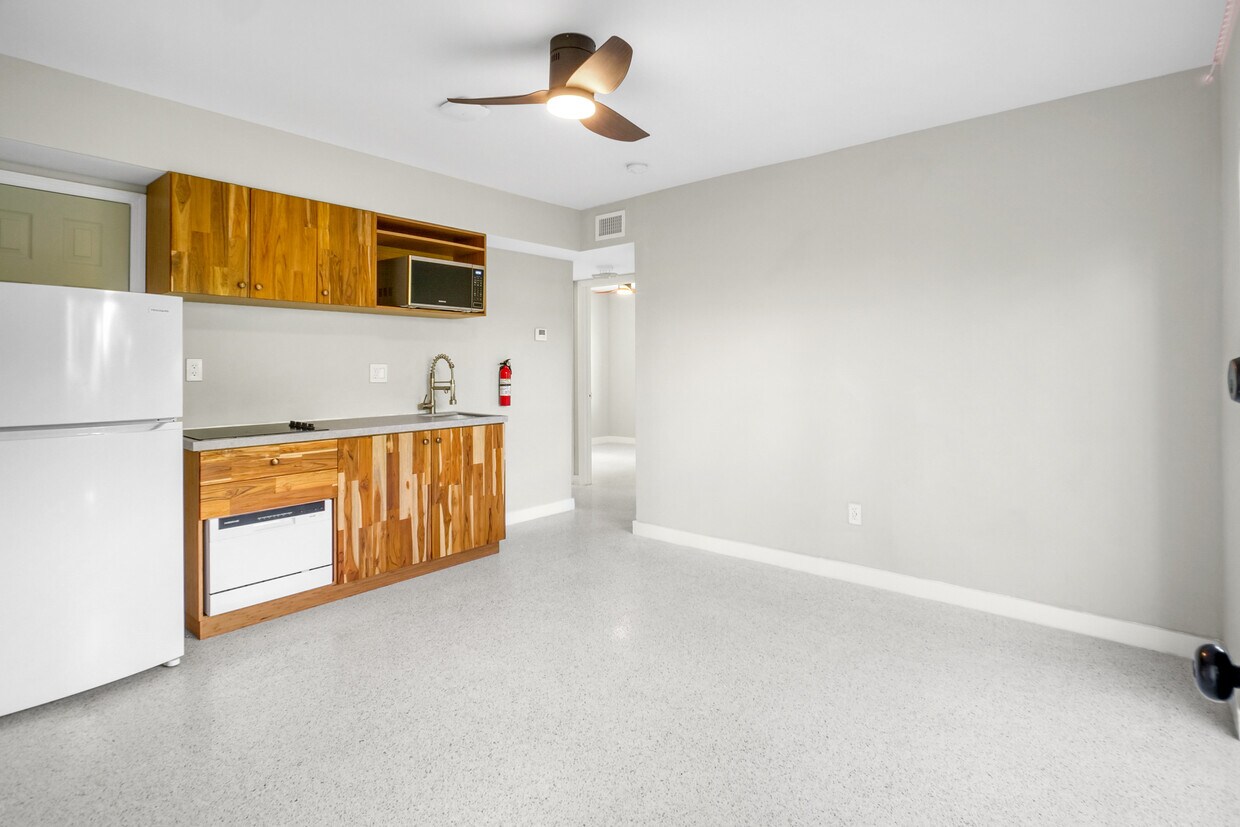 Primary Photo - 750 SW 5th St