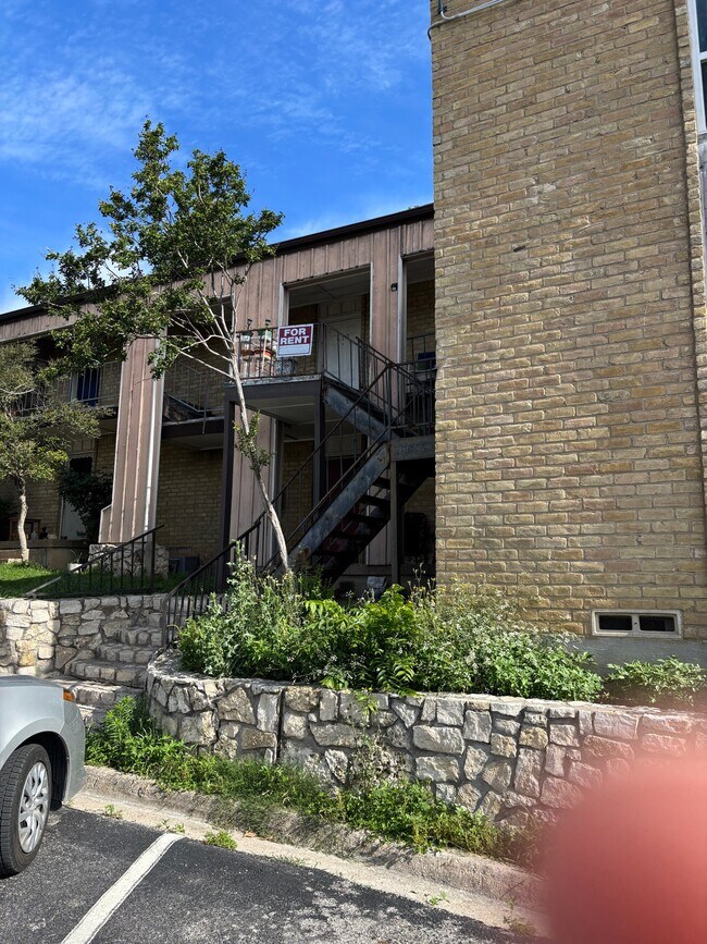 Foto del edificio - 6012 Westridge Ln