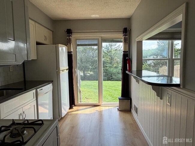 Building Photo - 99 Brookview Cir