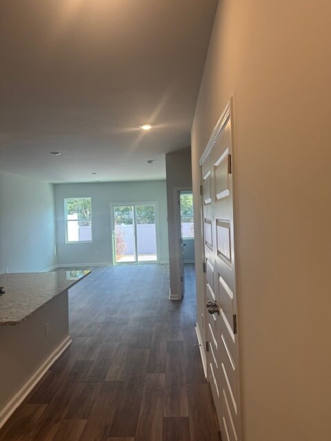 Foto del edificio - 2129 Victory Way