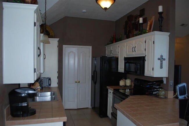 Foto del edificio - VIEW NOW/COMING SOON - Charming 3 Bed Home in NRH | Open Kitchen + Spacious Backyard