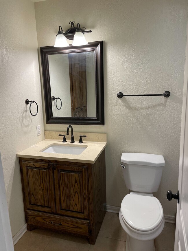 Full bath with quartz countertops - 1001 NW 4th St