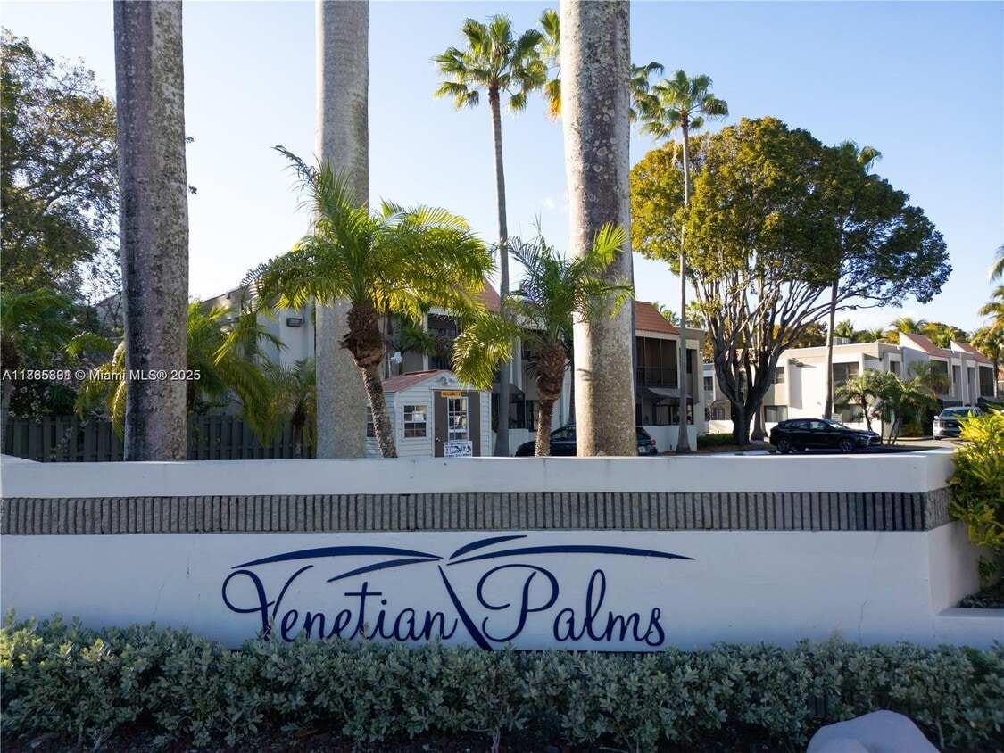 Foto principal - 7951 SW 104th St