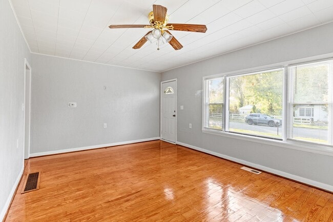 Building Photo - 1624 Jonquil Dr