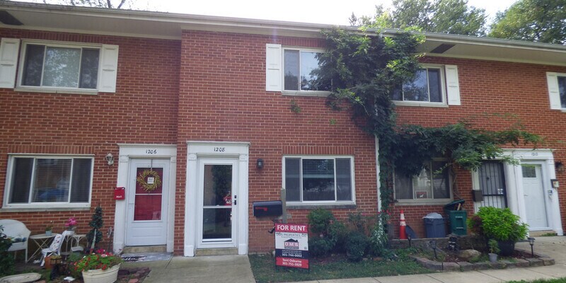 Primary Photo - 1208 Westview Terrace
