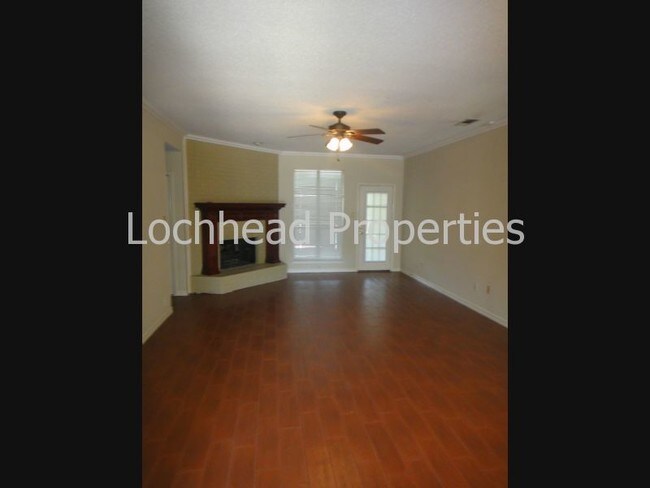 Building Photo - 5107 Lee Hutson Ln