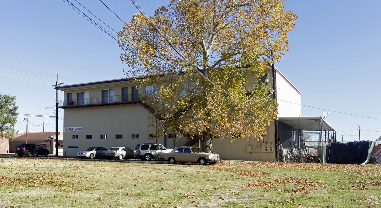 Primary Photo - 300 SW Railroad Ave