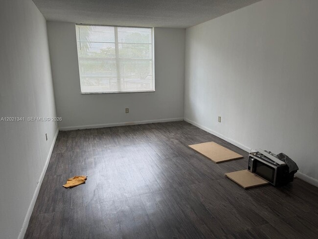 Foto del edificio - 492 NW 165th St